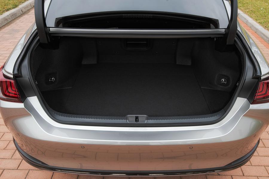 Багажник Lexus ES300h F-Sport 2018 года  (WW) (фото 33 из 46)